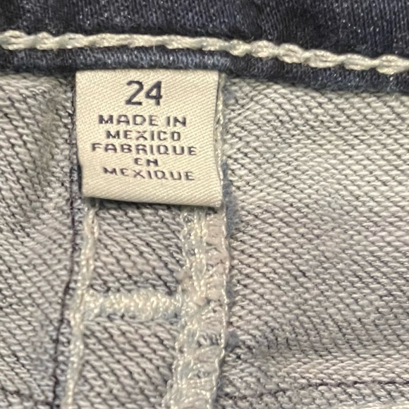 TRUE RELIGION Dark Wash Denim Shorts Size 24. LIKE NEW! - Picture 6 of 9